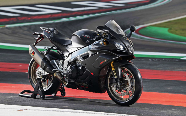 Обои картинки фото 2019 aprilia rsv4 1100 factory, мотоциклы, aprilia, rsv4, спортивный, мотоцикл, супербайк, 2019, гоночный, трек, factory, 1100