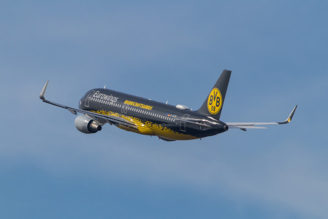 Обои картинки фото airbus a320-214, авиация, пассажирские самолёты, авиалайнер