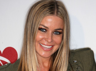 Картинка девушки carmen+electra улыбка блондинка лицо