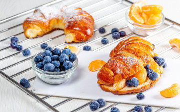 Картинка еда мороженое +десерты круассан мандарин черника десерт