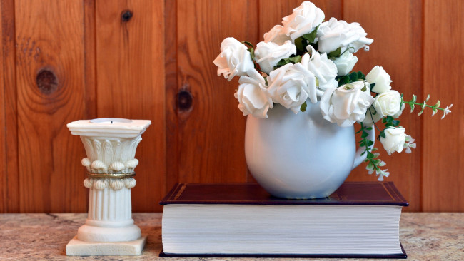 Обои картинки фото разное, ремесла,  поделки,  рукоделие, книга, кувшин, искусственные, цветы