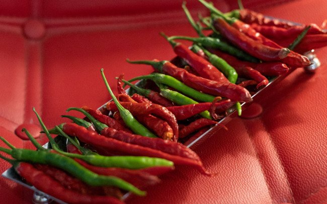 Обои картинки фото еда, перец, острый, стручки