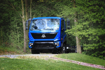 Картинка avia автомобили грузовики автомобиль грузовик синий лес