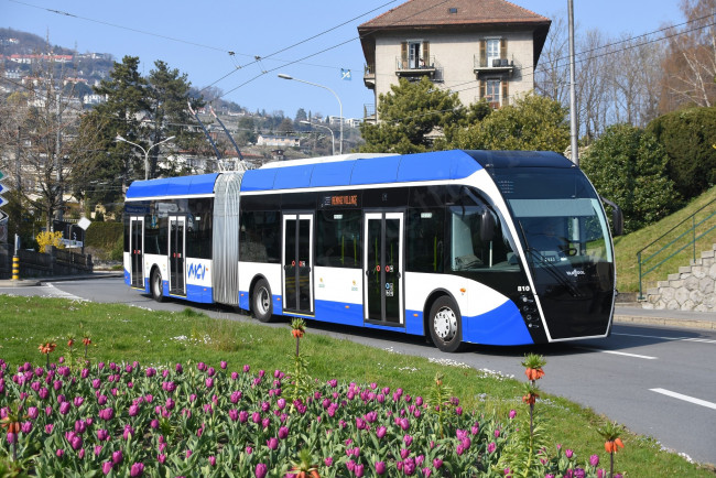 Обои картинки фото троллейбус, техника, троллейбусы, город, улица