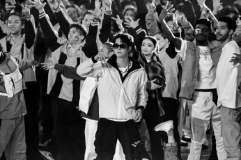 Картинка разное знаменитости ван ибо команда очки