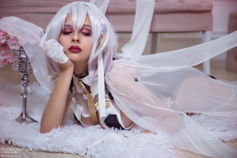 Картинка девушки kurumirori образ костюм бокал