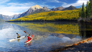 Картинка корабли байдарки горы лес озеро люди