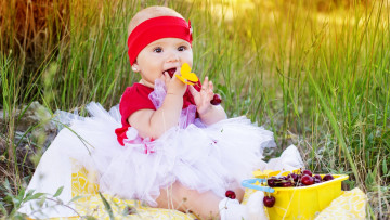 Картинка разное дети девочка платье черешни лужайка