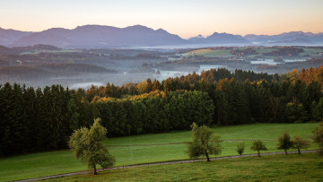 обоя природа, луга, горы, рощи, деревья, осень, туман, дорога