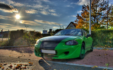 обоя автомобили, honda, зеленый, осень, парковка, листья, деревья, поселок