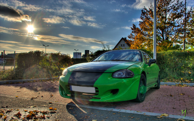 Обои картинки фото автомобили, honda, зеленый, осень, парковка, листья, деревья, поселок