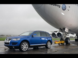 Картинка 2007 volkswagen touareg tows boeing 747 автомобили