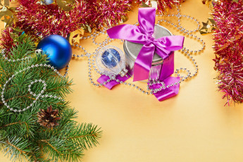 Картинка праздничные подарки коробочки украшения новый год