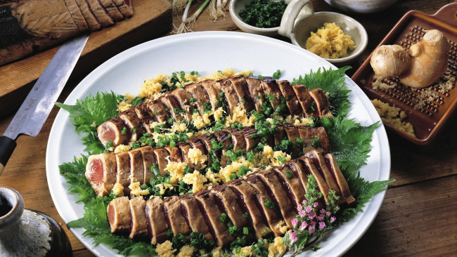 Обои картинки фото еда, мясные, блюда, мясо, ломтики, имбирь, терка, нож