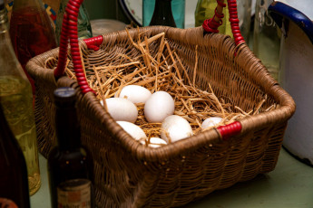 Картинка еда Яйца свежие яйца корзинка