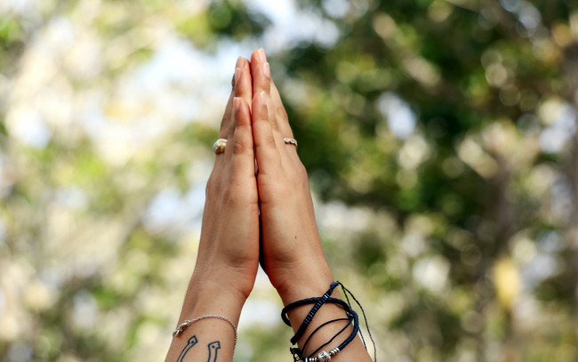 Обои картинки фото разное, руки,  ноги, жест