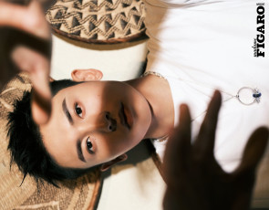 Картинка мужчины gong+jun+|+simon+gong лицо руки украшения