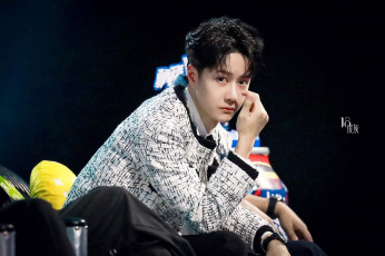 Картинка мужчины wang+yi+bo артист шоу