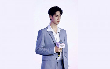 Картинка мужчины wang+yi+bo артист костюм микрофон