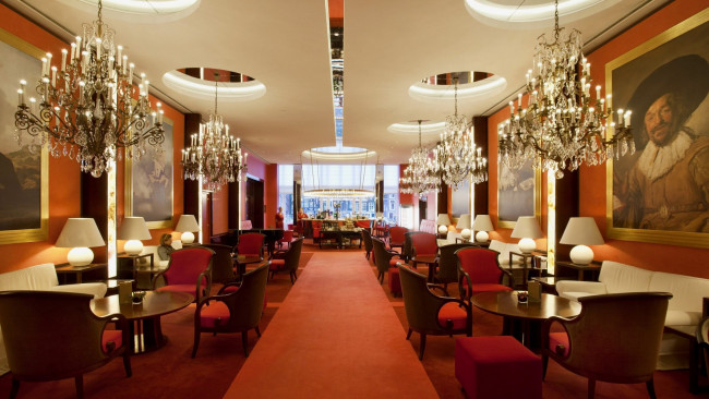 Обои картинки фото интерьер, кафе,  рестораны,  отели, картины, люстры, столики, кресла