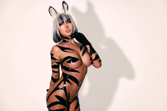 Картинка девушки nonsummerjack образ косплей наряд костюм ушки зебра полоски перчатки