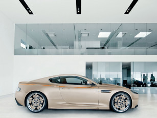 Картинка aston martin dbs автомобили выставки уличные фото