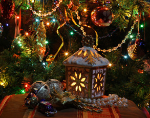 Картинка праздничные украшения ветки ель