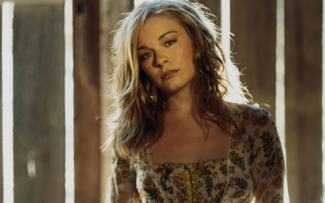 Обои картинки фото музыка, leann, rimes, взгляд