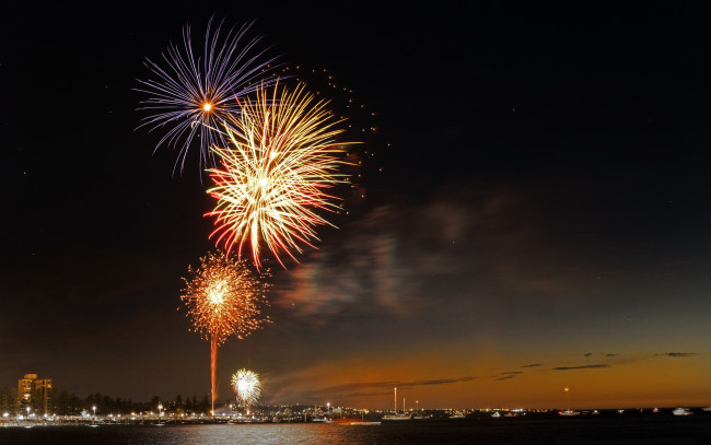 Обои картинки фото разное, салюты, фейерверки, вечер, облака