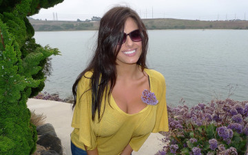 Картинка Wendy+Combattente девушки   цветок очки улыбка декольте