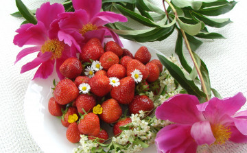 Картинка еда клубника +земляника пионы