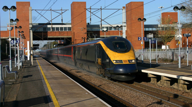 Обои картинки фото техника, поезда, перрон, поезд, станция