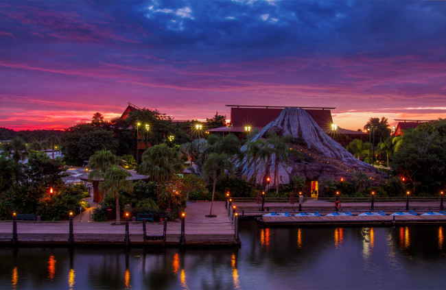 Обои картинки фото города, диснейленд, ночь, hdr, дизайн, сша, парки, анахайм, полинезийская, деревня, калифорния