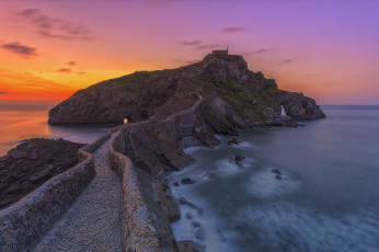 Картинка природа побережье океан остров перешейк дорога тучи зарево