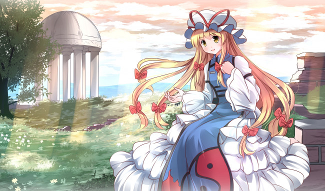 Обои картинки фото аниме, touhou, трава, деревья, шляпка, улыбка, девушка, risutaru, лучи, yakumo, yukari, небо, строение, бантики, облака