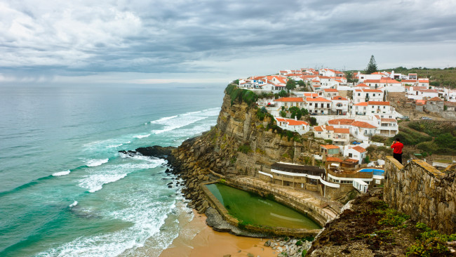 Обои картинки фото города, - панорамы, турист, бассейн, здания, дома, море, тучи, небо, побережье