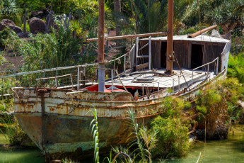 Картинка корабли баркасы+ +буксиры ржавая баржа