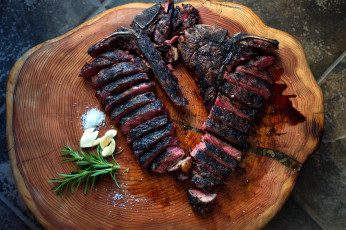 Картинка еда мясные+блюда стейк розмарин чеснок