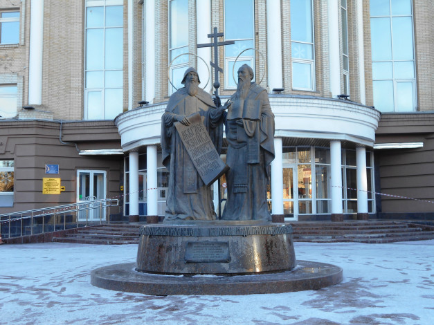 Обои картинки фото памятник кириллу и мефодию, города, - памятники,  скульптуры,  арт-объекты, скульптура, памятник, город