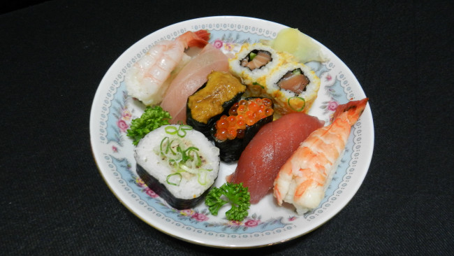 Обои картинки фото еда, рыба,  морепродукты,  суши,  роллы, снедь