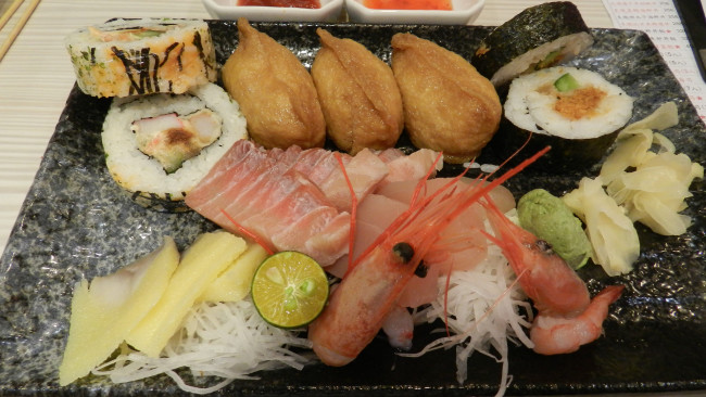 Обои картинки фото еда, рыба,  морепродукты,  суши,  роллы, снедь