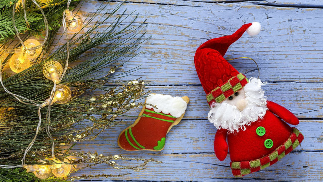 Обои картинки фото праздничные, дед мороз,  санта клаус, куколка
