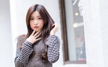 Картинка девушки -+азиатки маникюр азиатка жест