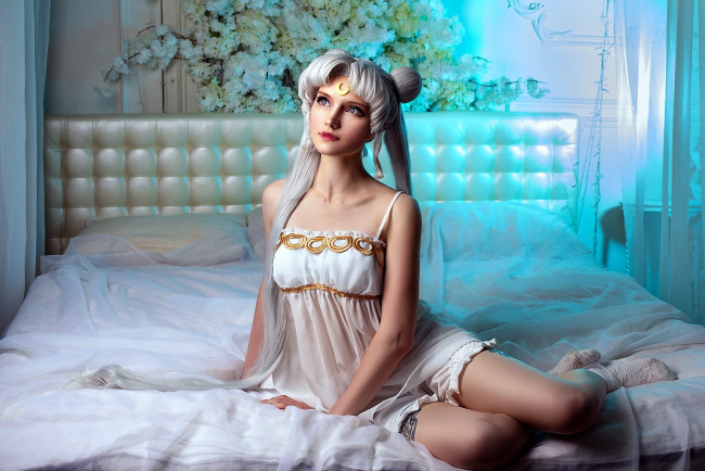 Обои картинки фото девушки, - креатив,  косплей, образ, костюм, постель