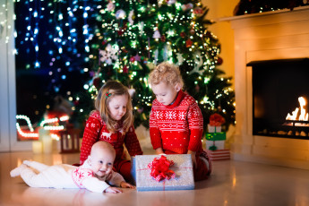Картинка разное дети подарок ёлка камин