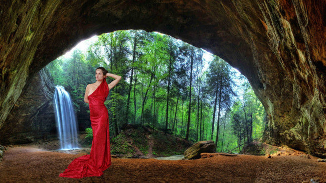 Обои картинки фото девушки, - брюнетки,  шатенки, водопад, брюнетка, платье