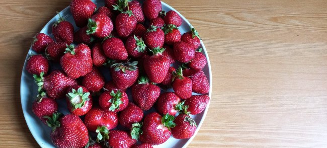 Обои картинки фото еда, клубника,  земляника, ягоды, спелая