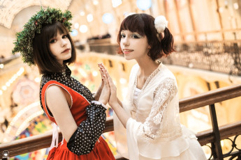 обоя девушки, карина салахутдинова , tenletters, подруги, наряды, платья, венок, балкон, магазин