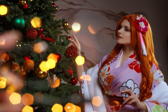 Картинка девушки mari+aisu образ косплей костюм наряд кимоно блики ёлка новый год