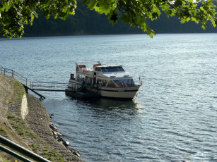 Картинка корабли теплоходы река берег теплоход